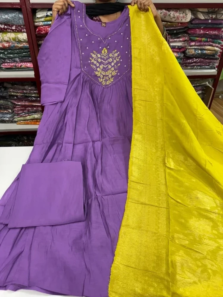 Beautiful Designer Plus Size Lavender Cotton 3 Piece Kurta Set for Women with Embroidered Kurta, Matching Bottom & Dupatta – (CMHT0511)