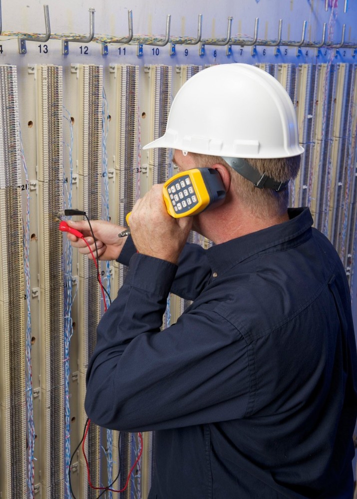 Fluke Networks TS30 Series Telephone Test Set | Crescent Enterprises