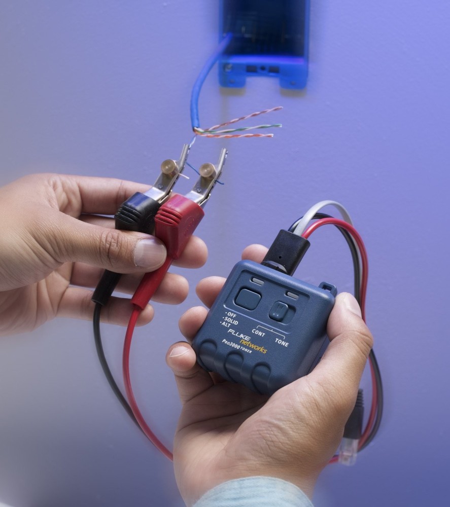 Fluke Pro3000 Tone Generator with Probe Kit | Battery Powered Network Cable Wire Tracer Tester